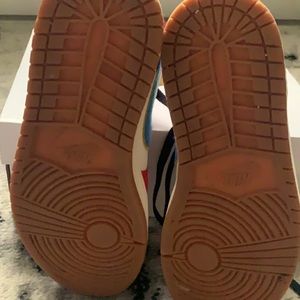 WMNS AIR JORDAN 1 MID SE “let (her) man “in good condition size 7 women